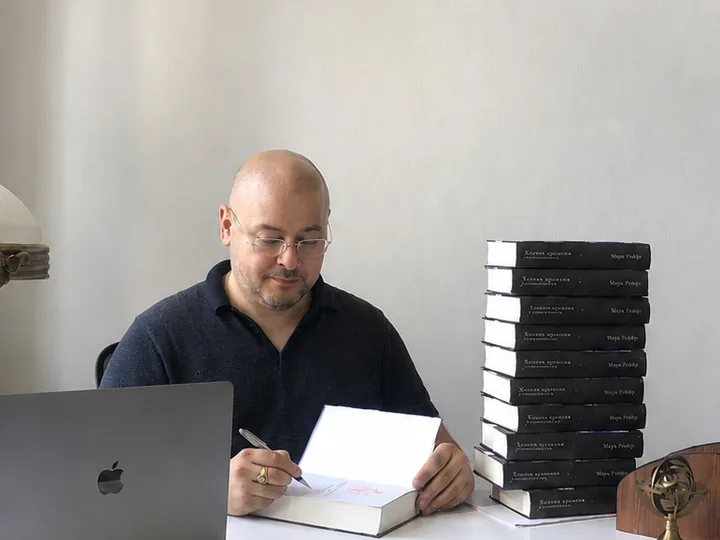Alexey Borealis signing books for readers